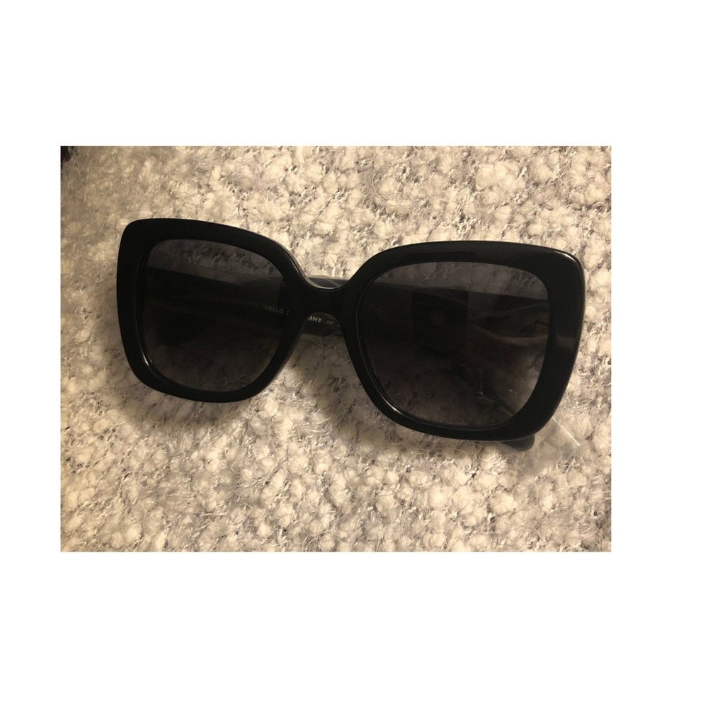 Elegant Black Square Sunglasses